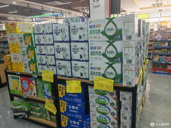 超市货架过期牛奶实拍图