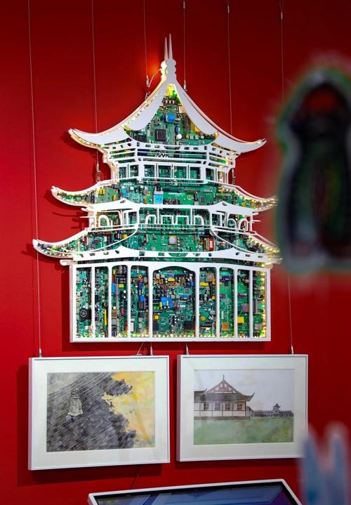 废旧印刷电路板拼贴艺术儿童作品
