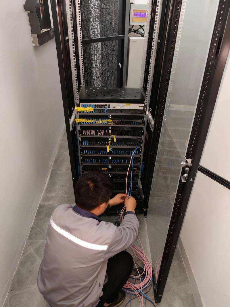 工厂传统并行布线与现场总线布线对比实景图