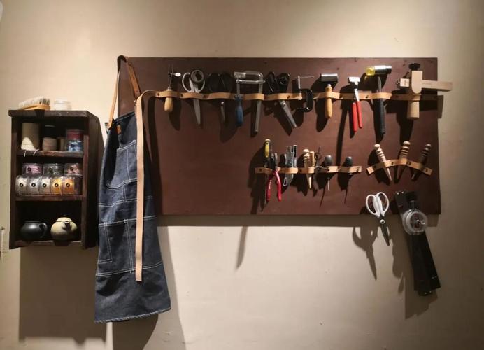烂尾闲置手工DIY工具堆墙角实拍