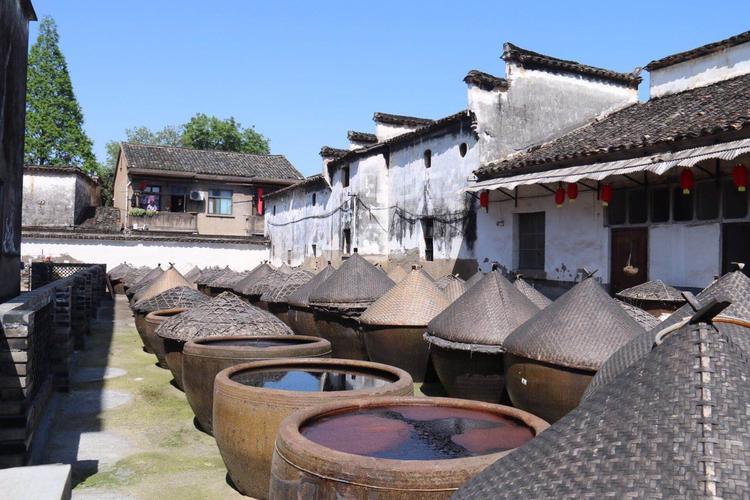 江南新市古镇临河酱园露天酱缸