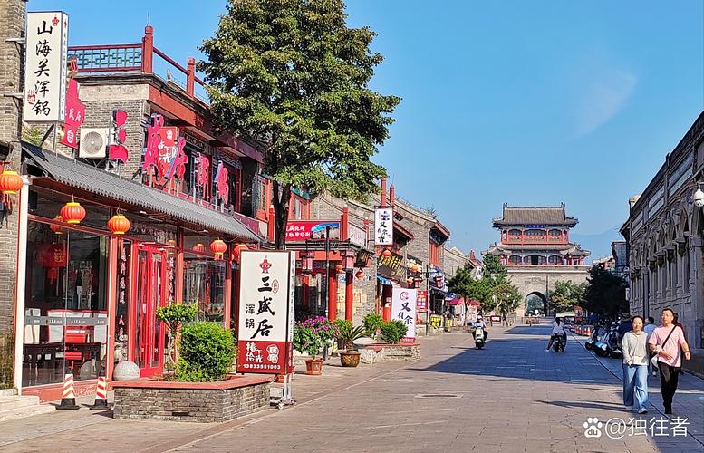 山海关古城南门春季石板街街景