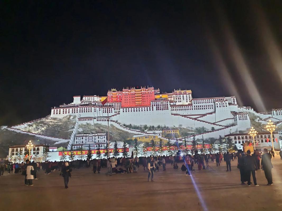 第三站:布达拉宫广场——夜戏的另一种浪漫