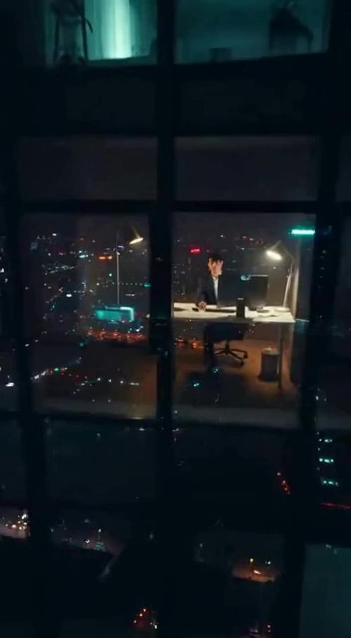 深夜上海离婚律师办公室一盏灯