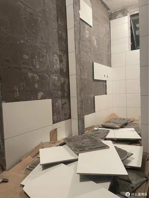 家装瓷砖脱落维修施工现场