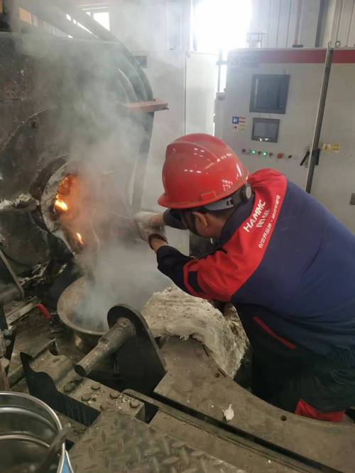 机械加工车间高温红钢淬火操作