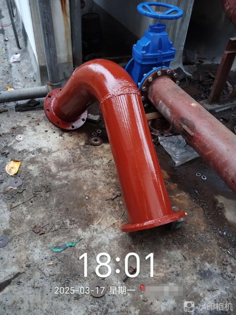 工业阀门施工现场 阀杆锈蚀卡死维修场景