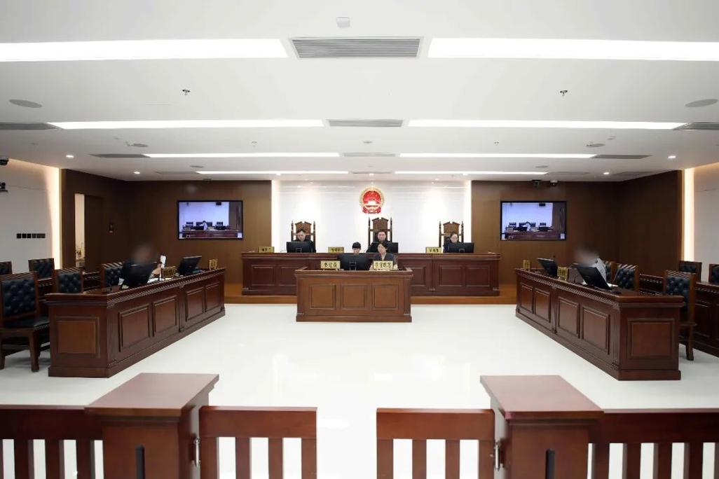 保险合同理赔纠纷法院庭审现场图