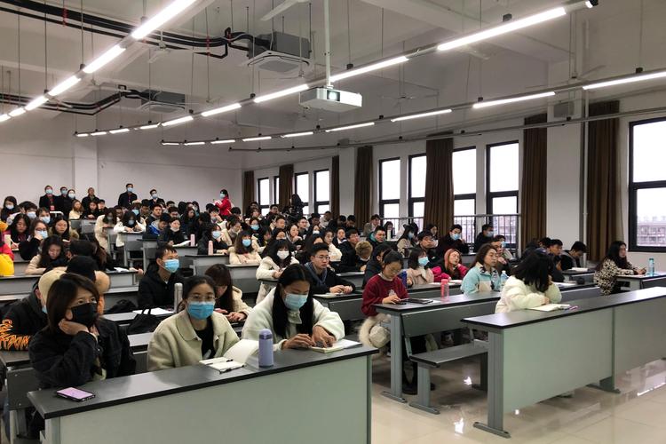 在职研究生非全日制上课场景实拍