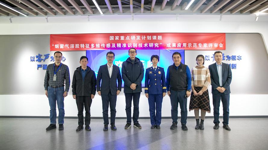 高校科技节科研成果项目初选评审现场