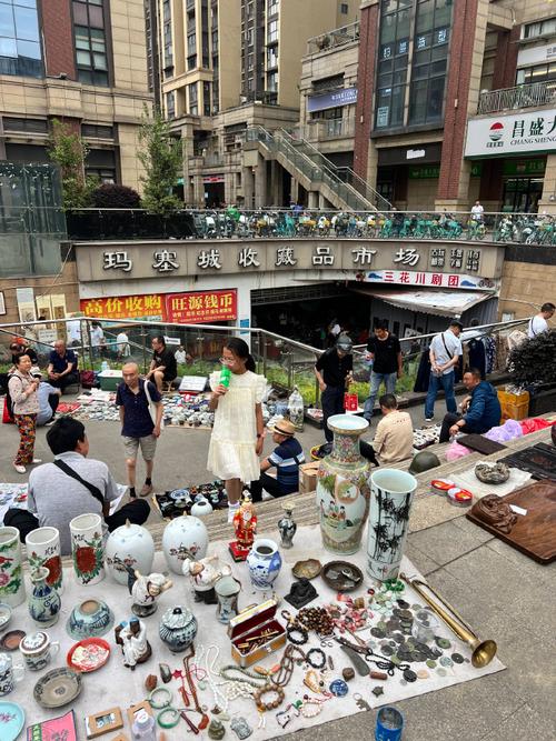 成都玛塞城鬼市凌晨摆摊