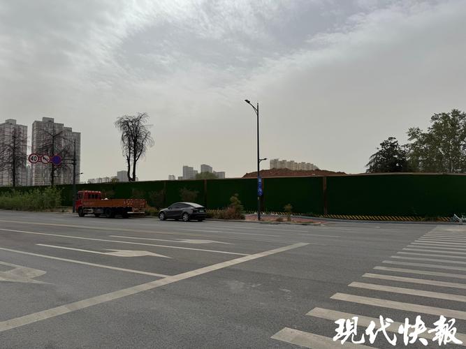 南京新建期房楼盘施工围挡图