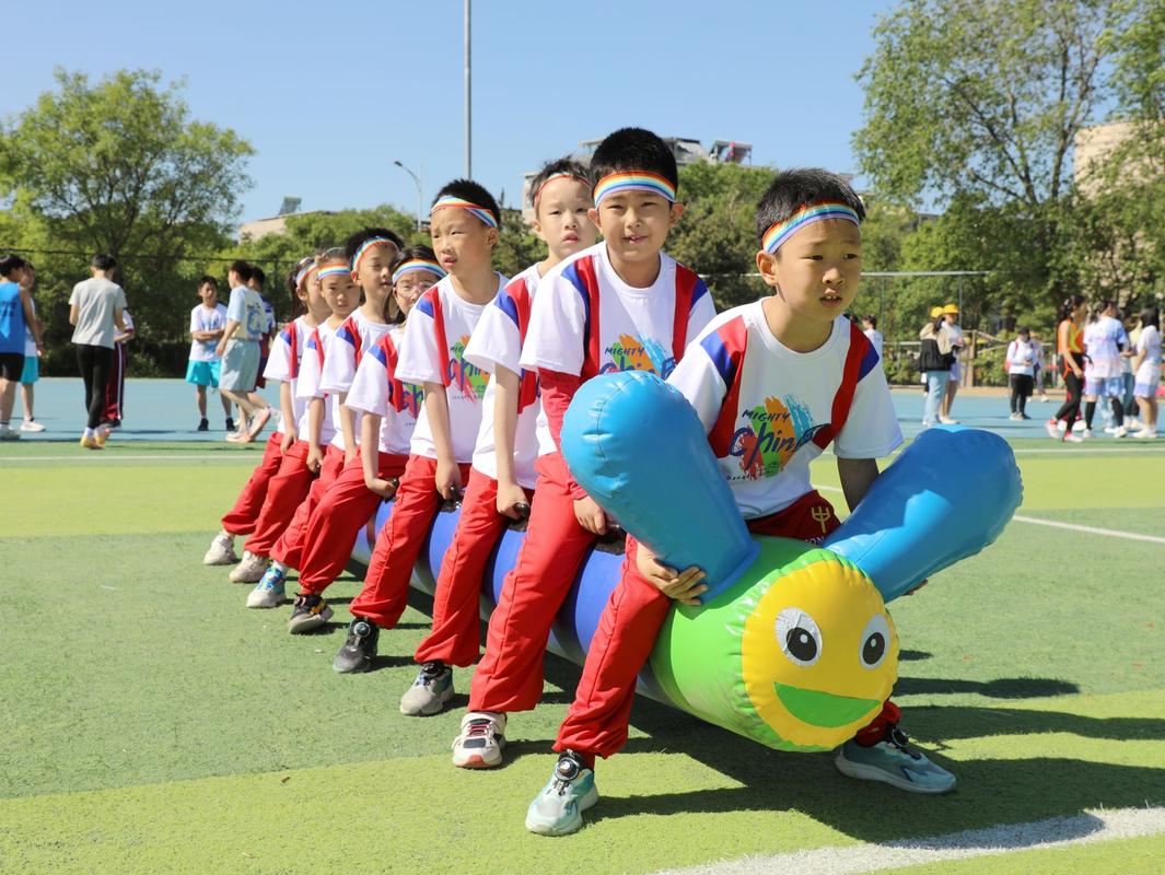 新课标下小学阳光体育趣味运动会场景