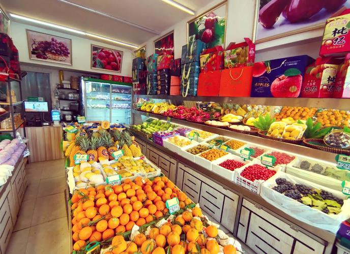 小区楼下临街水果店实景