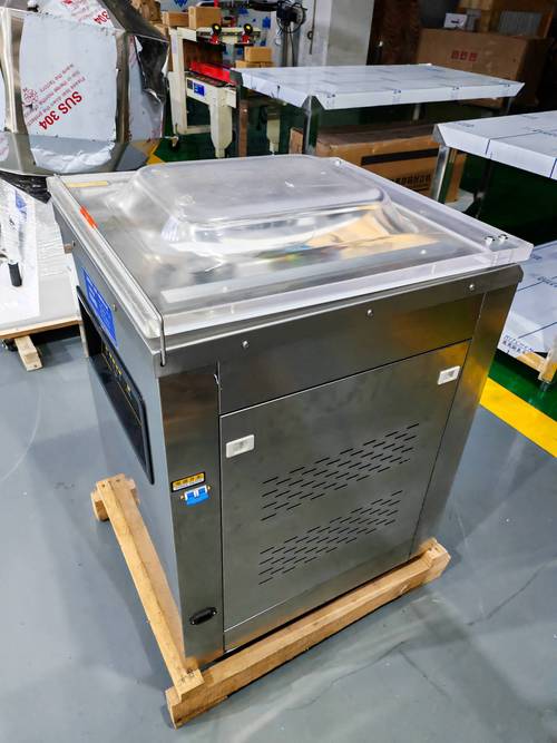 食品加工厂304不锈钢真空封口机安装现场