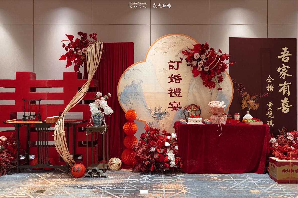 新中式婚礼红色布置细节 青花瓷