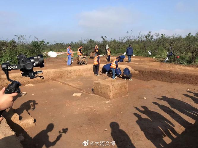 被盗挖破坏的河南仰韶文化遗址现场