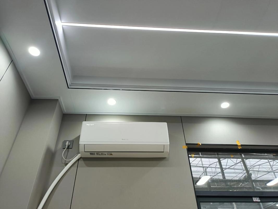 壁挂新风系统与空调同框实景