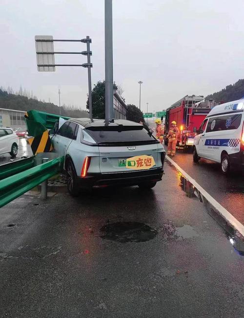真遇到电车出事，别瞎凑热闹