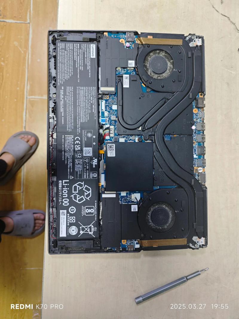 游戏本内部散热模组拆卸实拍