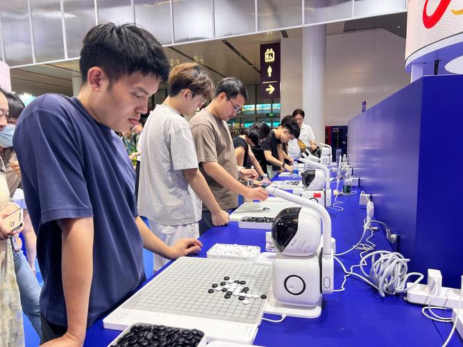 人机对弈中AI落子引起观战室惊呼瞬间