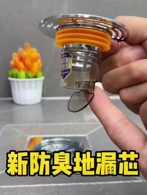 沾满头发污垢的卫生间防臭芯
