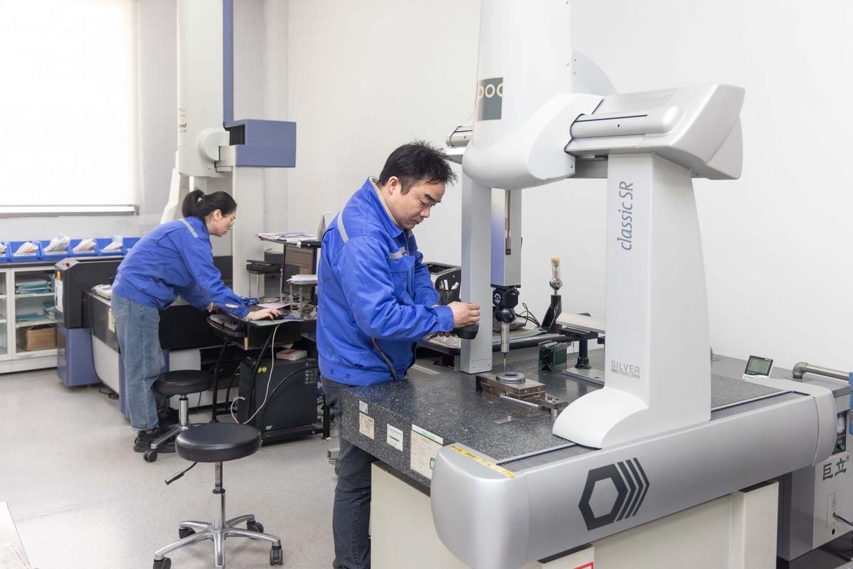 汽车零部件工业计量检测现场