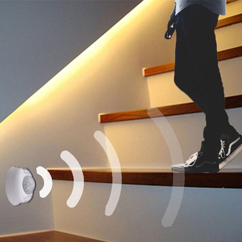 楼道人体红外传感器应用实景图