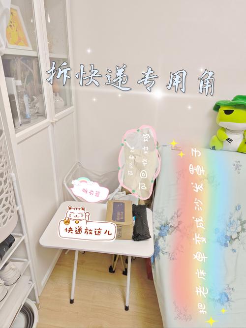 玄关处随手归位的拖鞋和拆完的快递盒