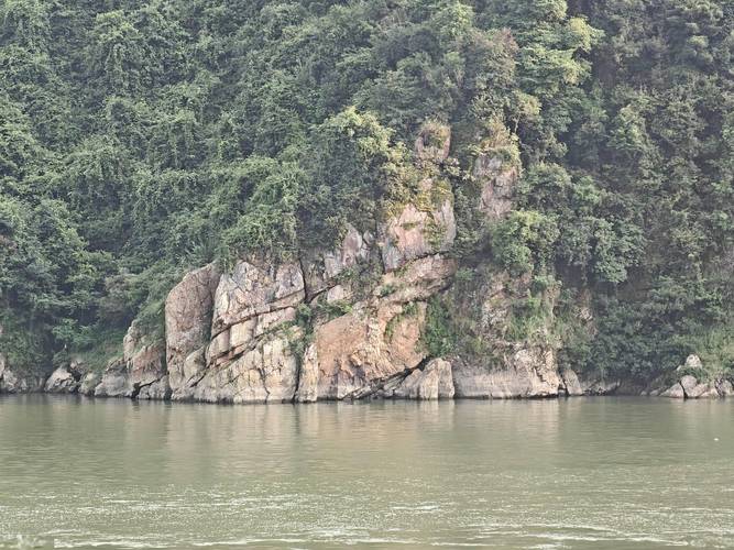 沮河小三峡崖壁古纤道痕迹