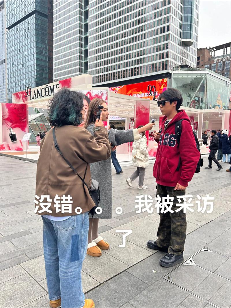 潮牌智商税争议街头采访