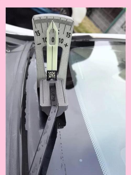 A4纸检测雨刮臂贴合度操作实拍