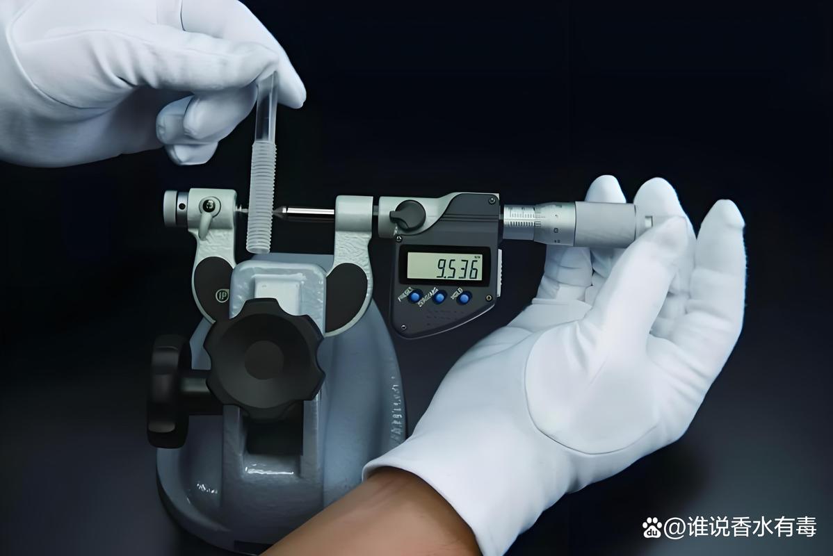 精密直线光轴千分尺公差检测现场