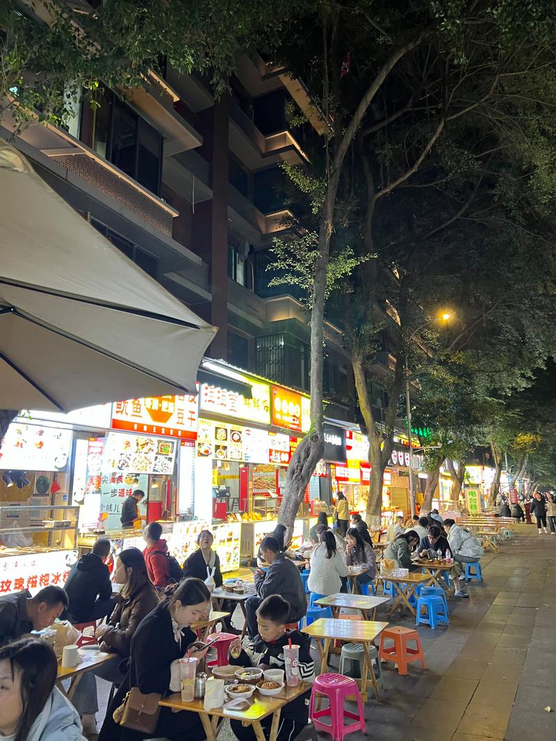 成都凌晨的路边摊