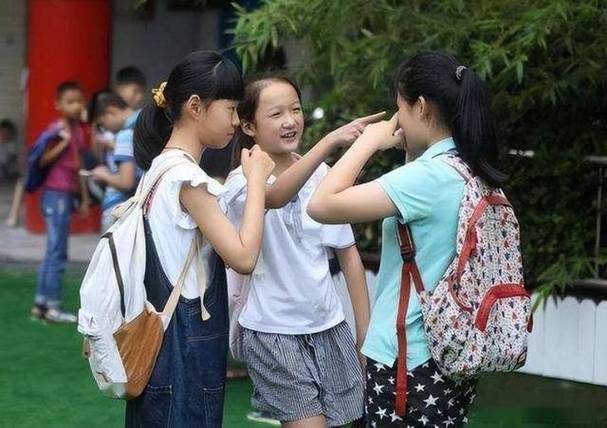 当家长会变成“大型攀比现场”，谁在买单？
