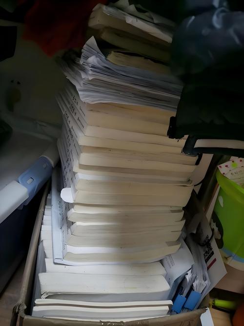 注册会计师备考笔记堆满书桌