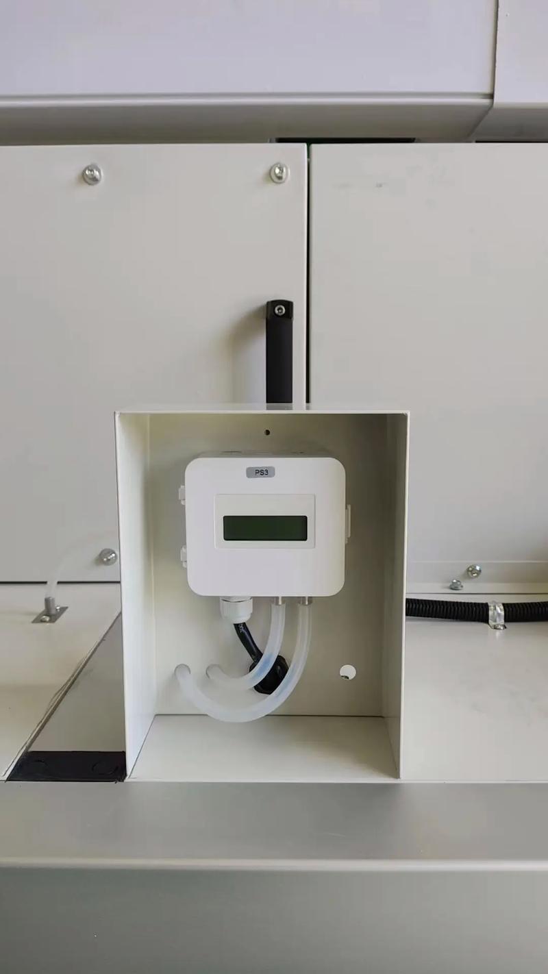 洁净室压差传感器取压管冷凝水堵塞现场