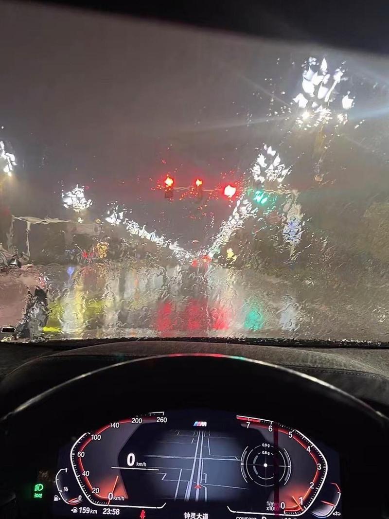 雨天南京晚高峰自动驾驶行车记录仪画面