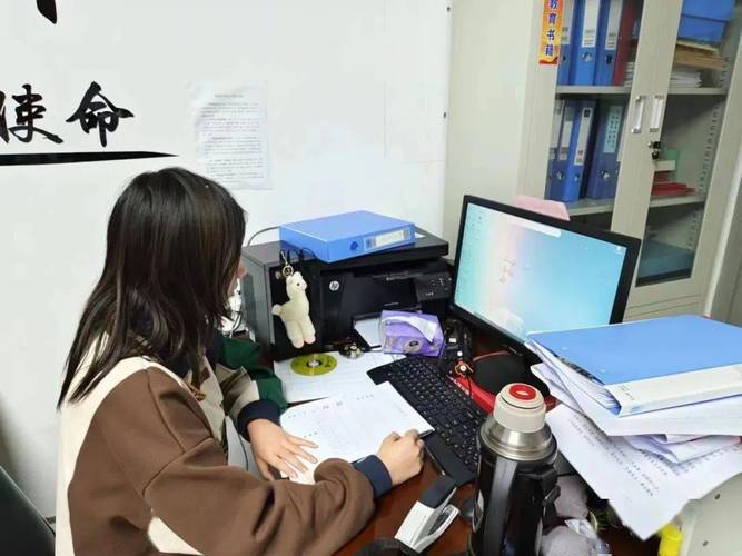 大一学生寒假实习办公室真实场景