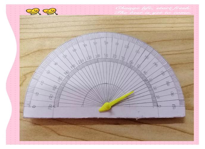 户外放风筝用硬纸板量角器测夹角