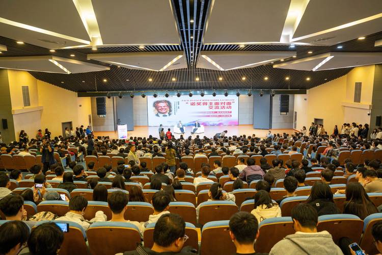 别把学术交流活动做成拍照打卡：真正的收获从来都不在PPT里