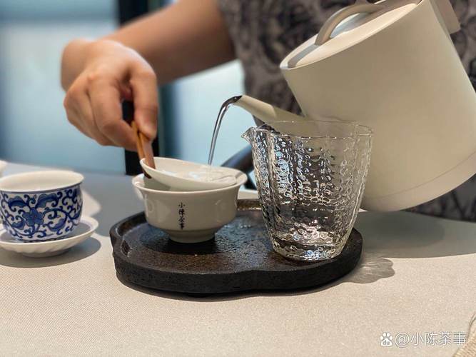 传统工夫茶艺温杯实操场景
