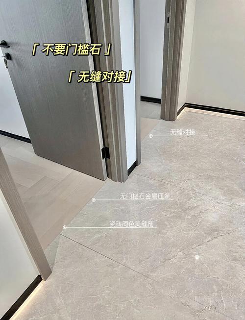 装修入户门口瓷砖拼接木地板实景图