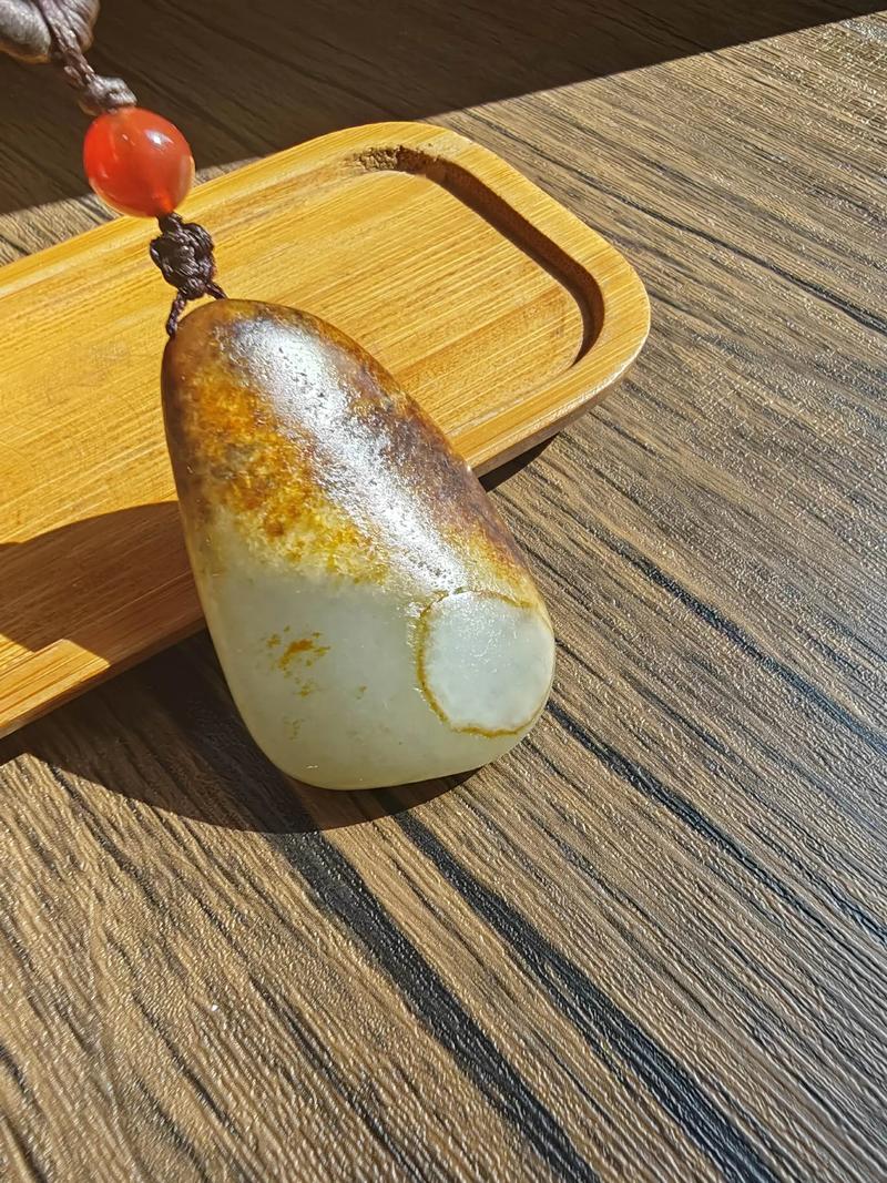 和田玉籽料原石皮色毛孔特征