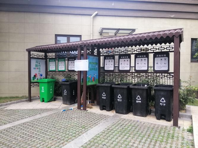 北京市朝阳区某小区四色垃圾分类投放站实景