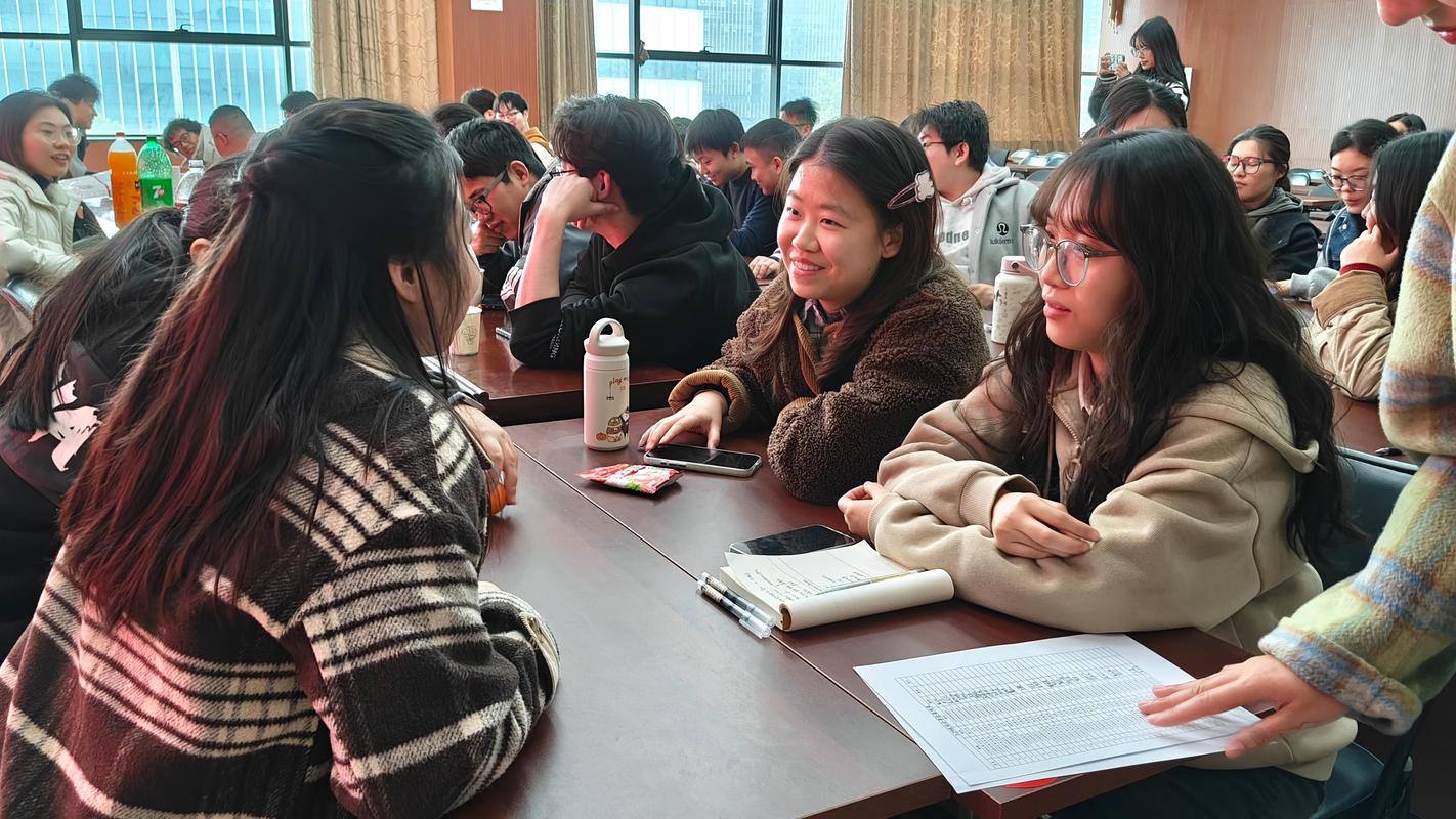 大学毕业季考研就业咨询会现场