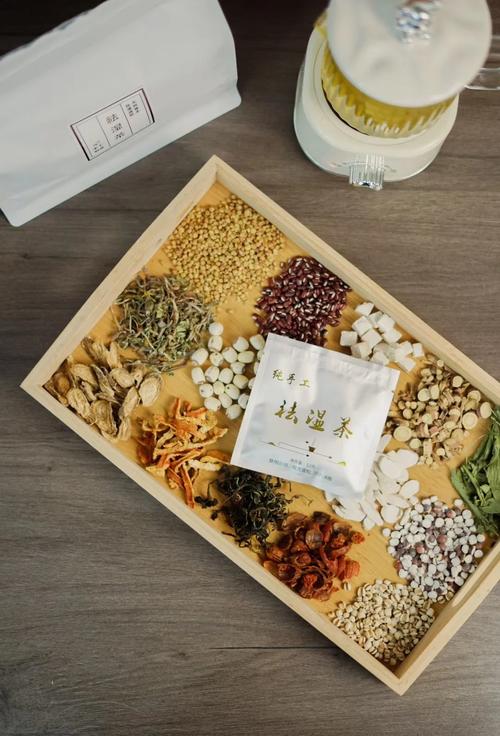 家庭手工茶饮常用干材料摆放图