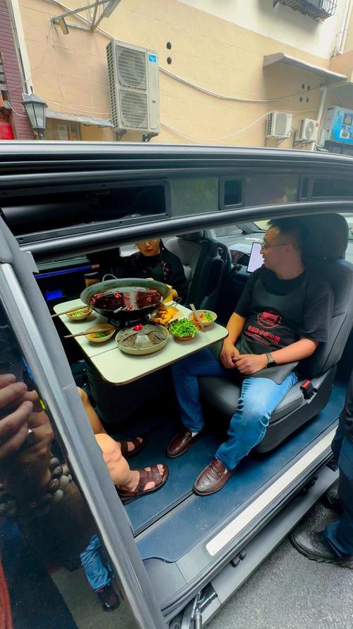 车上吃喝，别乱塞给自己找麻烦