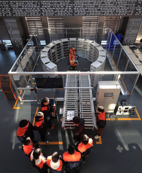 长三角产学研合作基地 教授工厂联合实验室实景