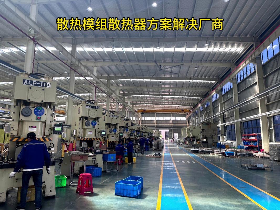 工厂液压系统配套工业散热器安装现场图